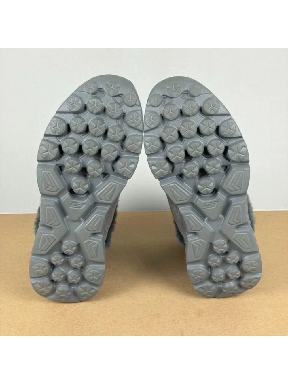 Skechers On the Go 400 Cozies Suede Boots Womens 6.5 Gray Pull On Faux Fur